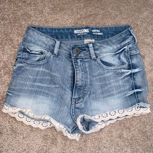 DENIM HIGH WAISTED SHORTS WITH LACE TRIM